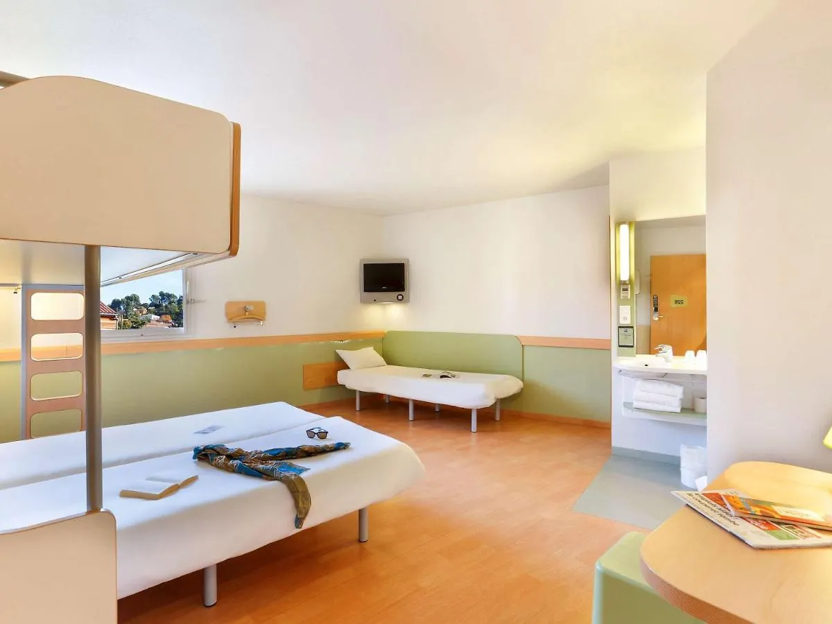 First Inn Hotel Apt