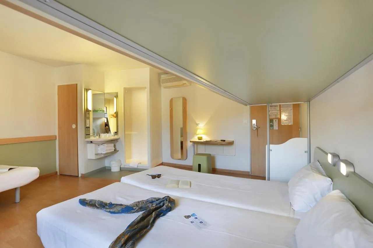 First Inn Hotel Apt